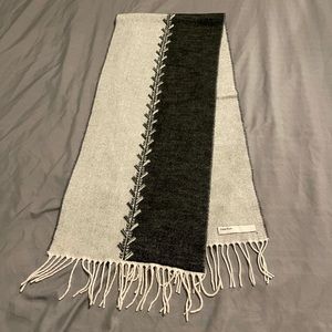 Perry Ellis Scarf 🧣